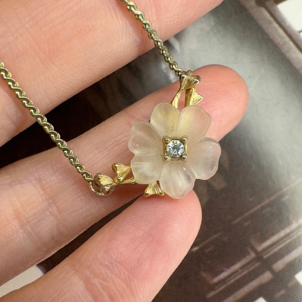 Dior Gold Floral Necklace - Picture 8 of 11
